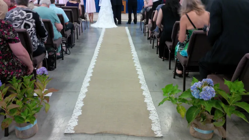 Burlap with lace edge isle runner